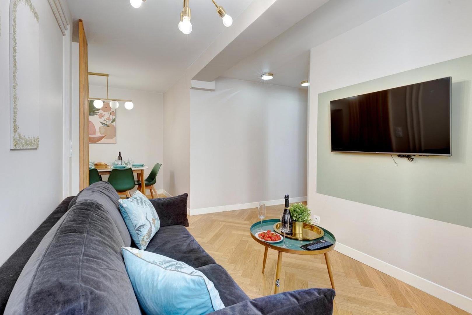 223-suite Rothschild Paris